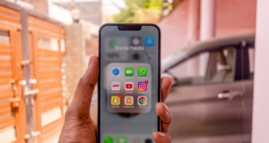 Android vs iPhone India 2026 – Which Smartphone is Worth Your Money? Complete Guide