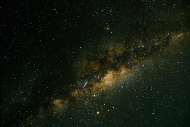 astronomers-detect-star-forming-fuel-galaxy-13-billion-light-years