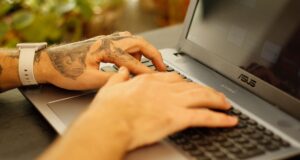 Asus Zenbook Duo 2026 (UX807) Review: The Most Practical Dual-Screen Laptop Yet