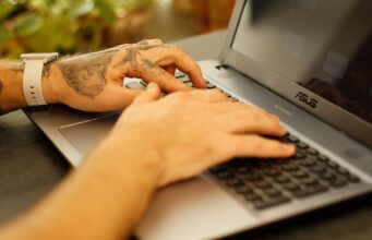 Asus Zenbook Duo 2026 (UX807) Review: The Most Practical Dual-Screen Laptop Yet