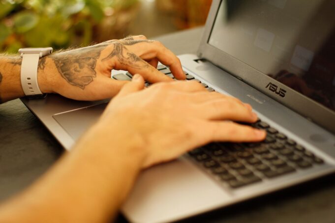 Asus Zenbook Duo 2026 (UX807) Review: The Most Practical Dual-Screen Laptop Yet