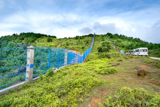 Bus Accident Near Coonoor Injures 20 AP Tourists: What Happened and Safety Concerns for Tamil Nadu Travelers