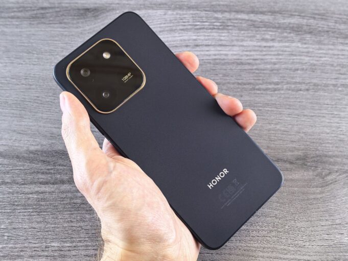 Honor Smartphone With 10,000-Nit Display and 10,000mAh Battery: Game-Changing Tech Explained