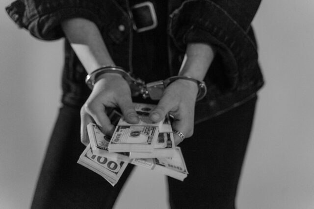 kerala-jewellery-shop-owner-arrested-fraud-customer