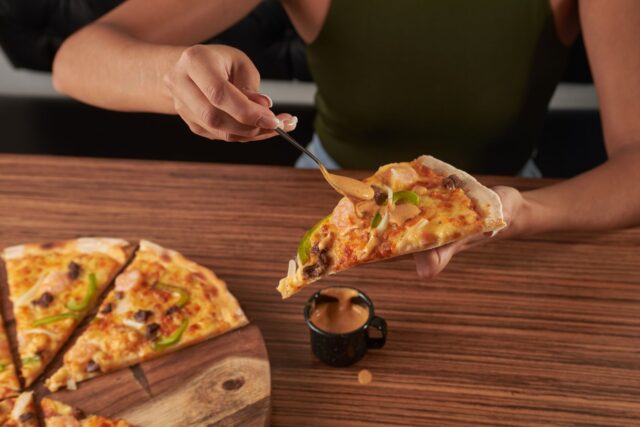 secret-sauce-pizza-restaurant-chennai-thin-crust