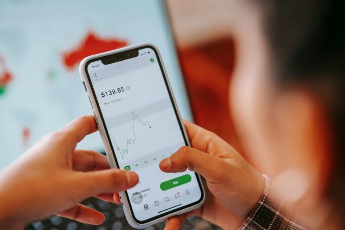 Swiggy Among 9 Largecap Stocks with 45% Upside Potential – Should Chennai Investors Buy?