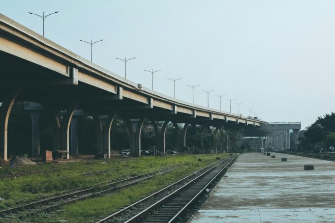 Tiruvannamalai Railway Station Bridge Delay: Commuters Face Track Crossing Crisis